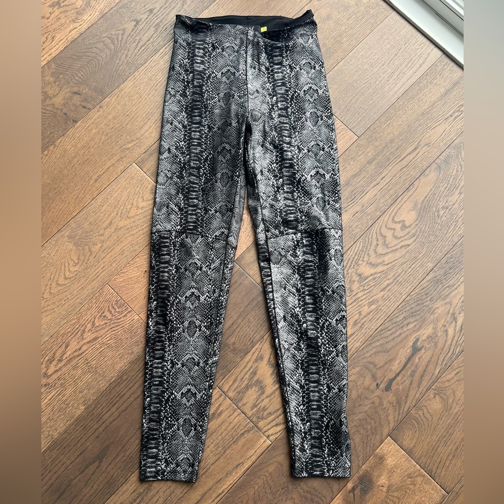 Soft Lysse snakeskin motto leggings